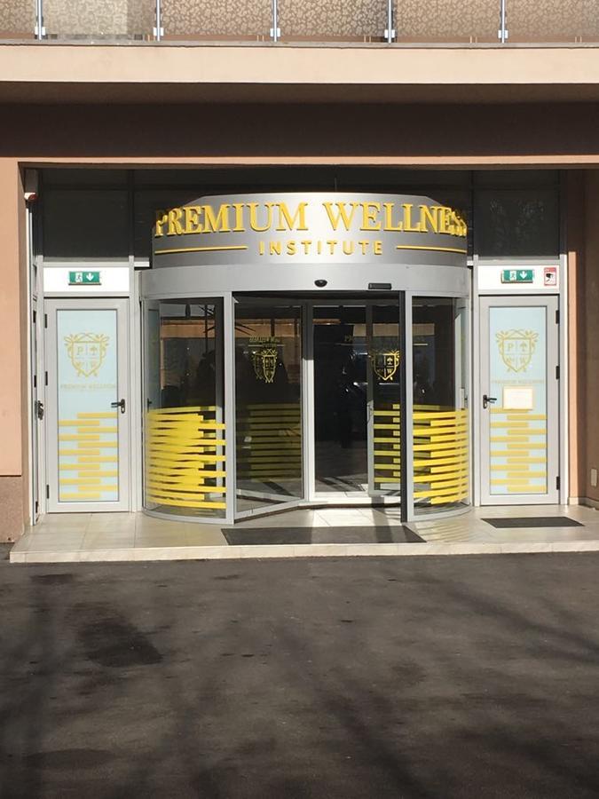 Hotel Premium Wellness Institute Bukarest Exterior foto