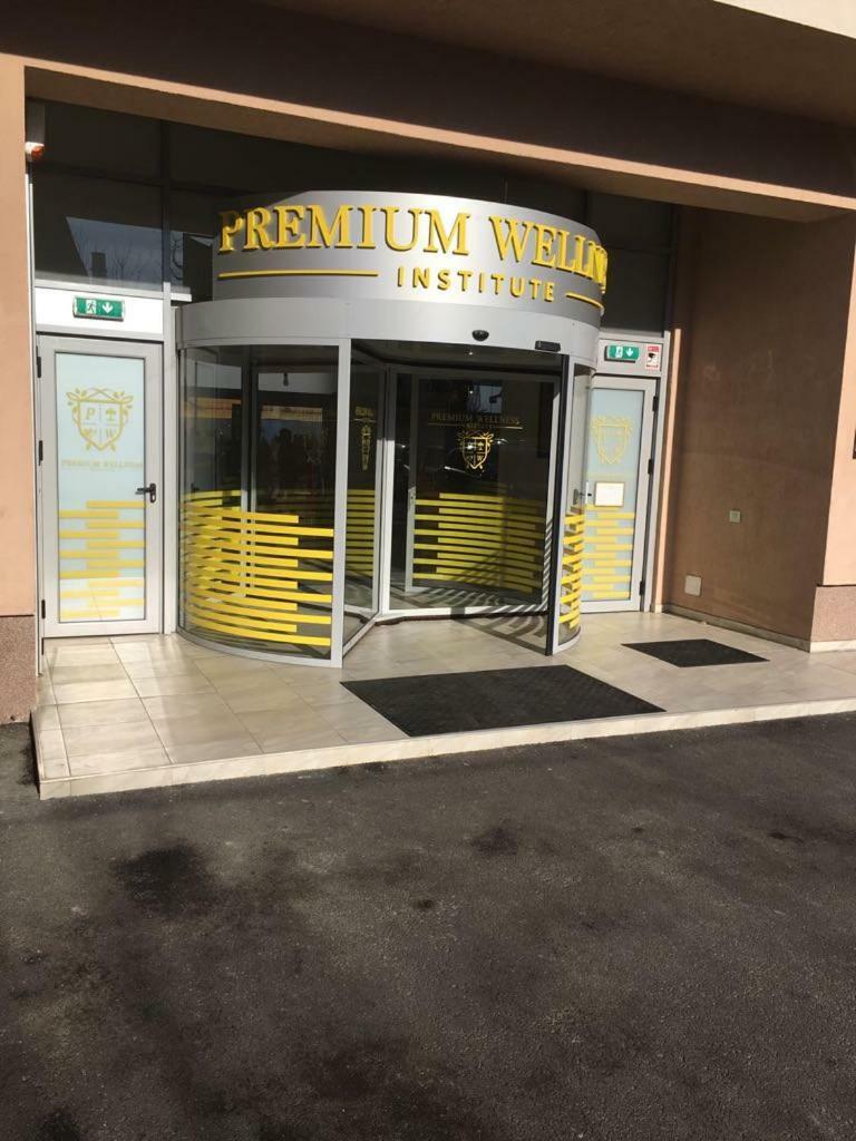 Hotel Premium Wellness Institute Bukarest Exterior foto