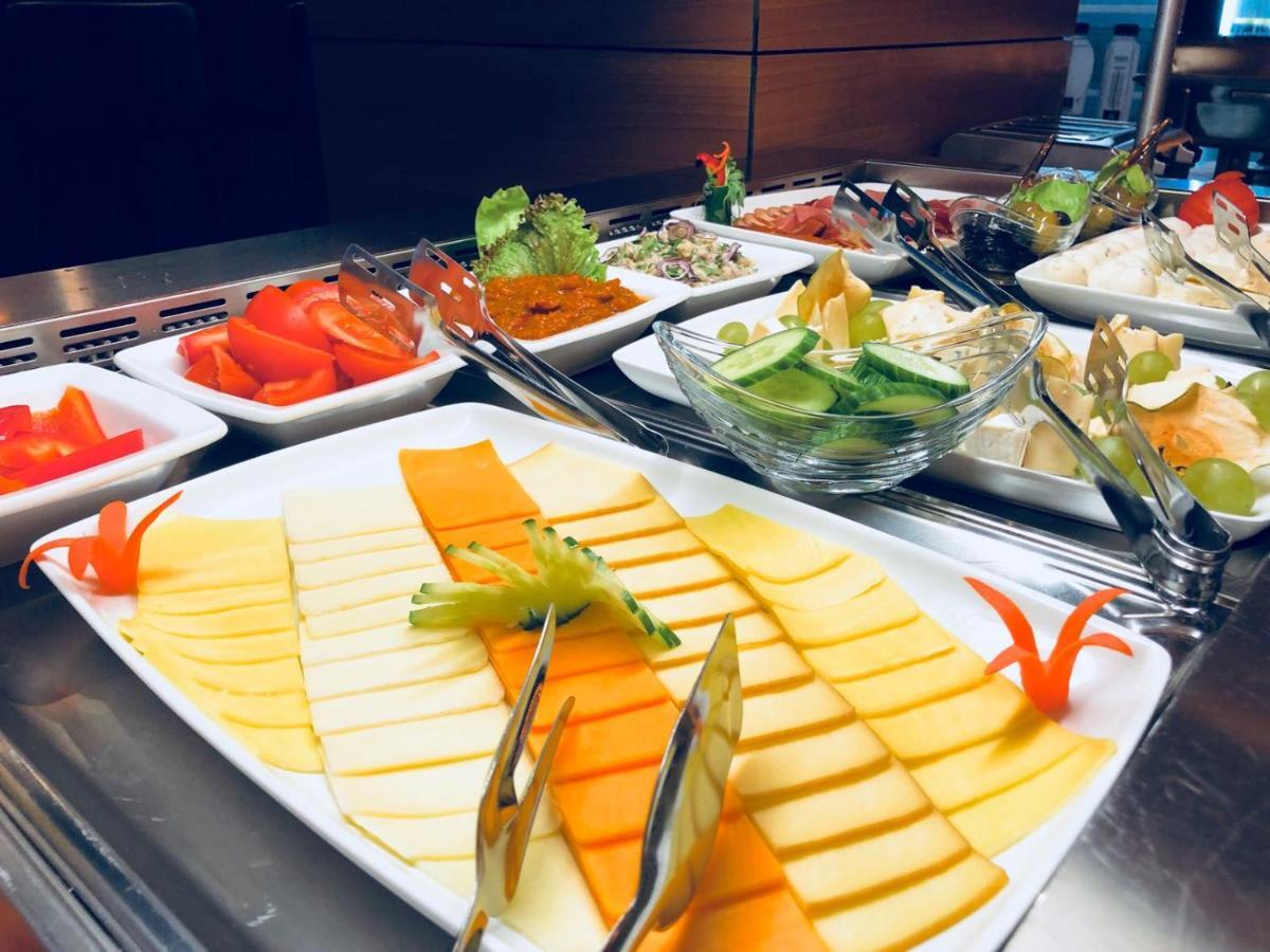 Hotel Premium Wellness Institute Bukarest Zimmer foto